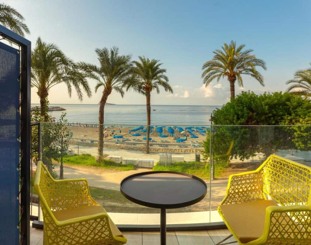 Hotel on the beachfront in Benidorm